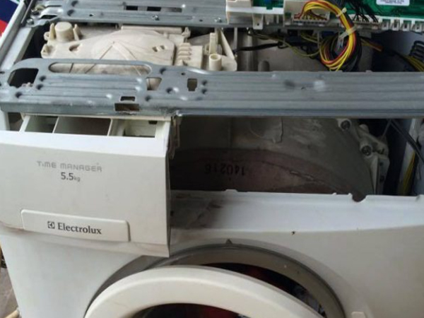 Dịch vụ sửa chữa và vệ sinh máy giặt Electrolux tận nơi tại Bình Dương